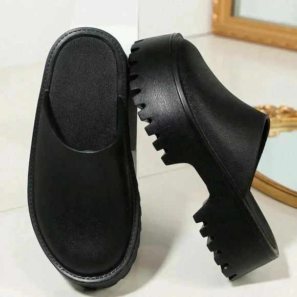 Black Women's Thick-Soled Height-Enhancing Closed-Toe Plastic Slippers - Picture 4 of 5